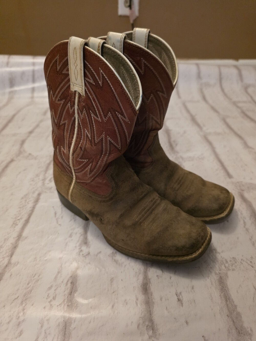 Boys ariat boots size 2.5